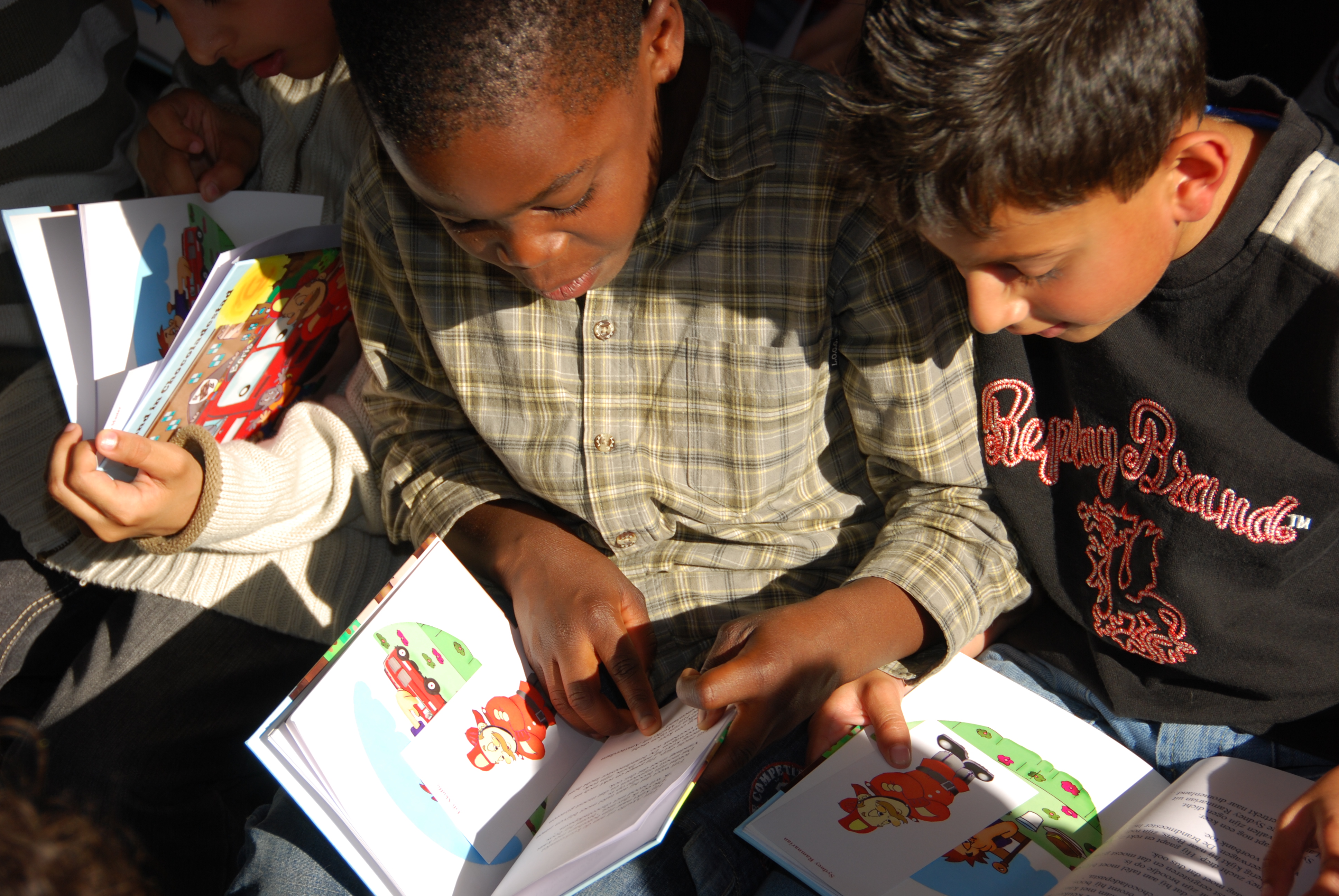 Indirect Taalkunde hoek Geefeenkinderboek - Kinderen lezen hun boek keer op keer